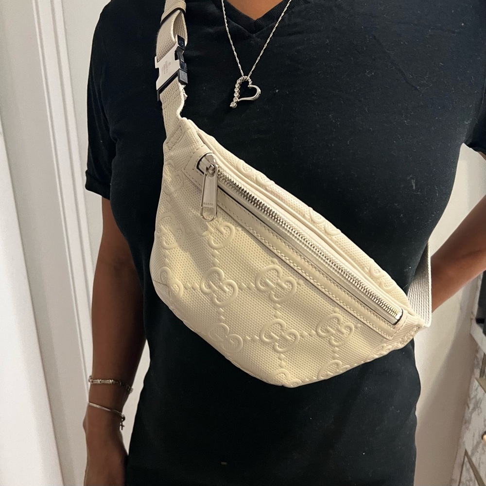 Gucci embossed belt purse😍 - Picture 7 of 8